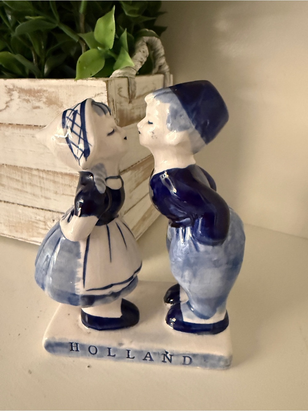 Vintage Hand Painted Delft Blue Holland Kissing Dutch Couple Figurine